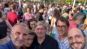 socialistas en manifestacion contra turismo