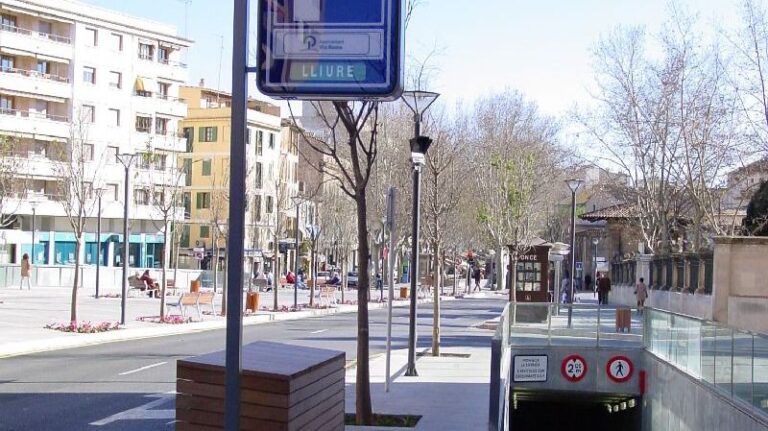 Parking Vía Roma