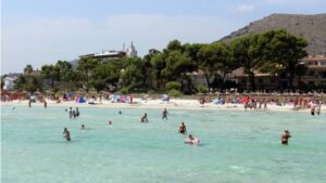 Los hoteleros de Alc&uacute;dia y Can Picafort anticipan una temporada tur&iacute;stica moderada