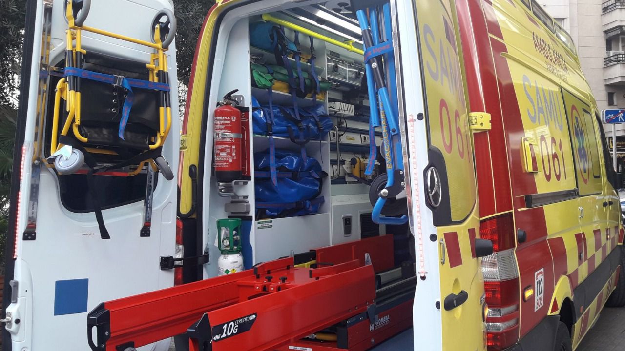 Cuatro intoxicados tras un incendio en una vivienda en La Soledat