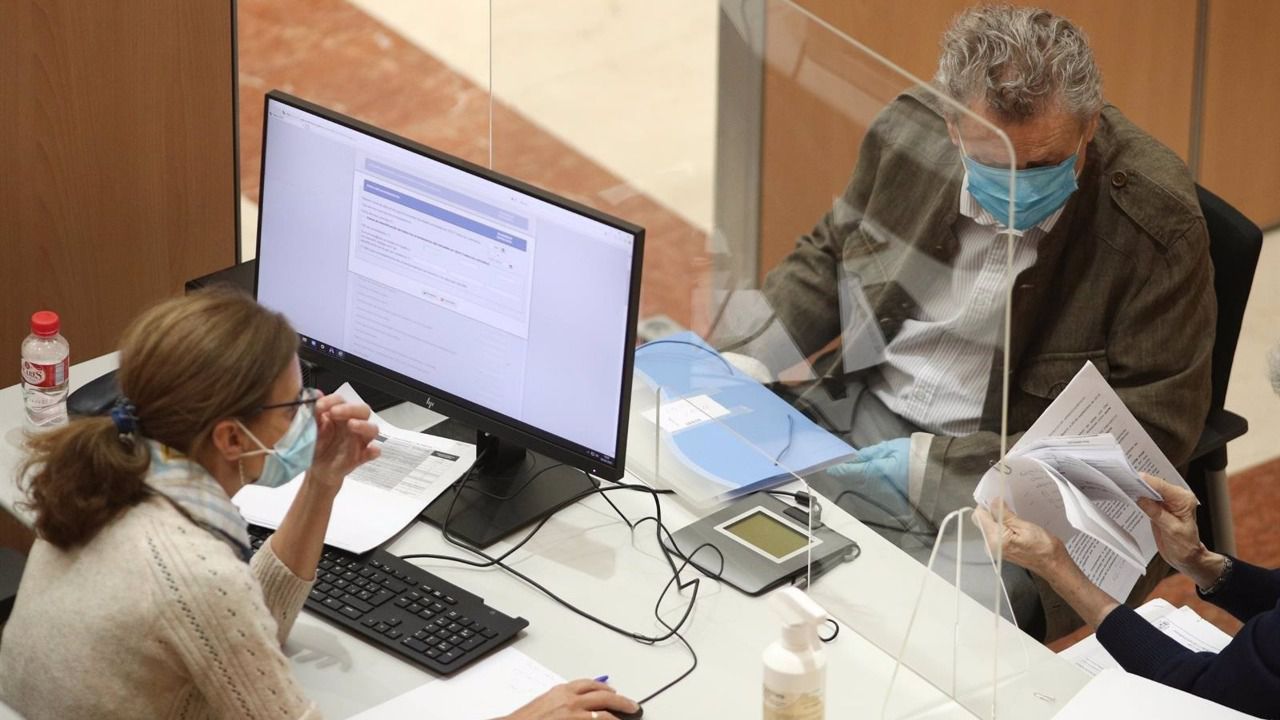 funcionarios hacienda erte trabajo oficina
