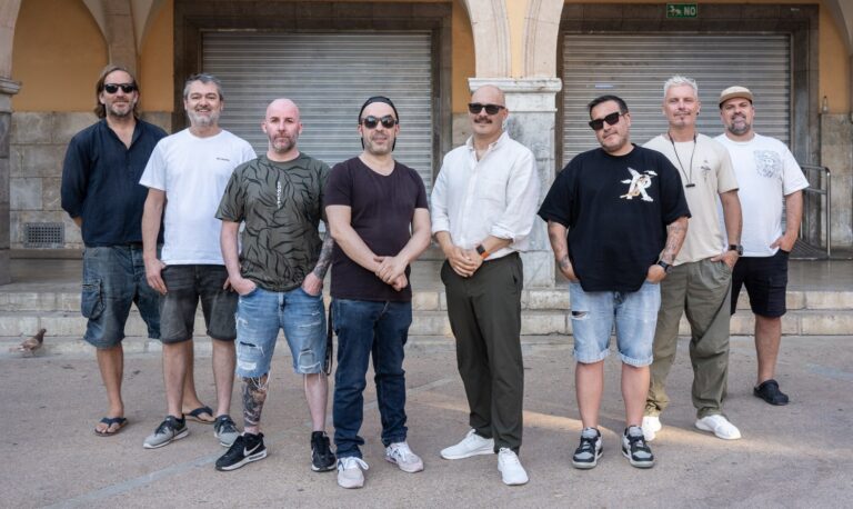De izquierda a derecha: Philip Wolf, Pere, Pedro Silva, Tommy, Javier Fernández, Álex Caro, Mike Mauri y Nacho Almagro, además de Barolec, Manu Sánchez, Napo (Loca Fm) y Rosana Nun, componen el equipo de los MEM Awards