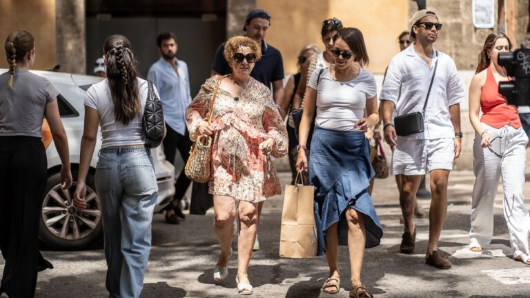 El pequeño comercio se hunde en las rebajas de verano