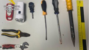 Herramientas incautadas al detenido tras su arresto