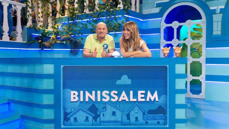 El alcalde de Binissalem, Víctor Martí, y la madrina María Gómez
