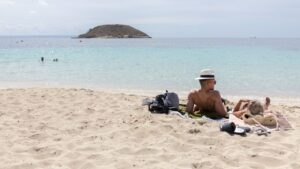 turistas playa calvia