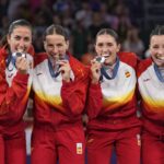Vega Gimeno, Sandra Ygueravide, la mallorquina Juana Camilión y Gracia Alonso posando con su medalla de plata