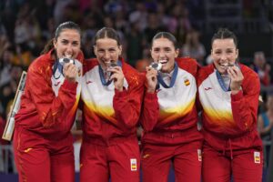 Vega Gimeno, Sandra Ygueravide, la mallorquina Juana Camili&oacute;n y Gracia Alonso posando con su medalla de plata