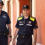 De derecha a izquierda, Rafel Coves, coordinador del programa Policía Tutor y Biel Cardell, policía tutor en Sóller.