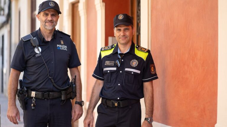 De derecha a izquierda, Rafel Coves, coordinador del programa Policía Tutor y Biel Cardell, policía tutor en Sóller.