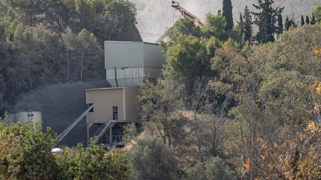 Instalaciones de la nueva fábrica de hormigón en la cantera de Son Bugadellas.