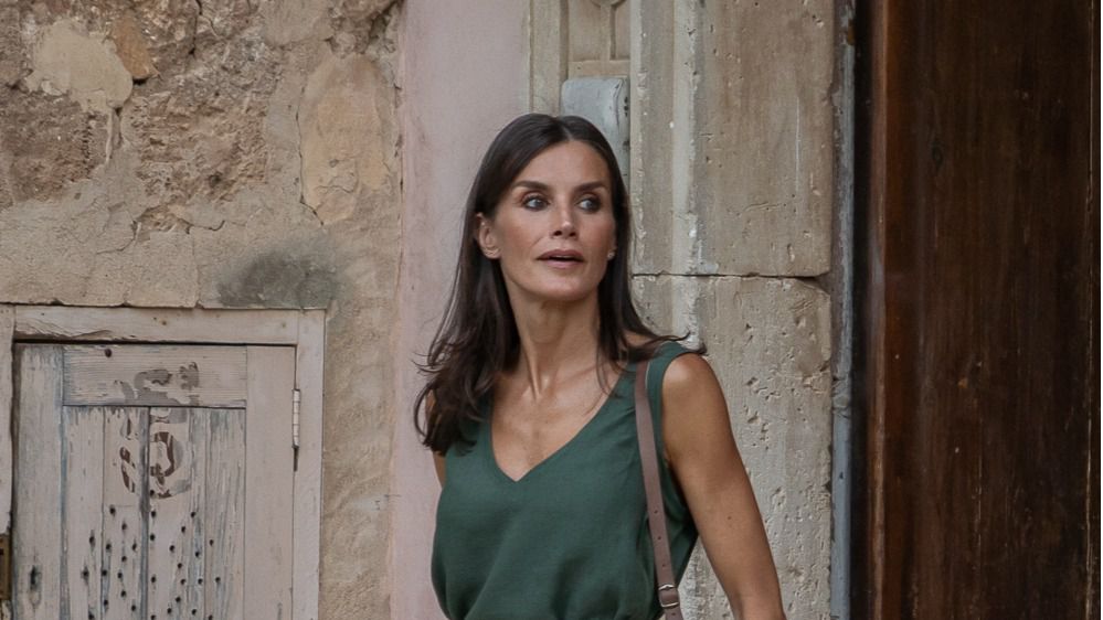 Letizia Ortiz con falda de PABLO ERROZ