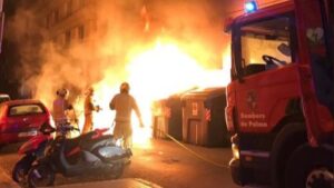 piromano bomberos contenedores incendio palma