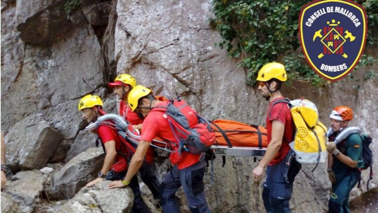 Bombers rescate montaña