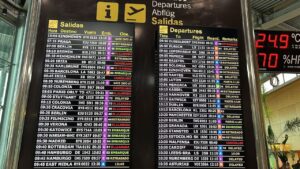 Imagen de archivo: Pantalla informativa del aeropuerto de Palma.