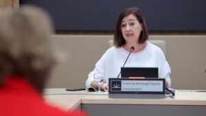 Francina Armengol durante su declaraci&oacute;n en la comisi&oacute;n de investigaci&oacute;n por la compra de mascarillas.