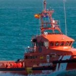 Medios a&eacute;reos y mar&iacute;timos buscan a los tres desaparecidos tras el naufragio de una patera en Mallorca