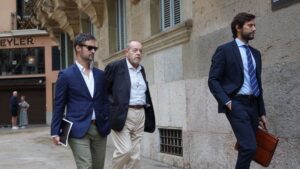 Antoni Machado entrando a los juzgados.