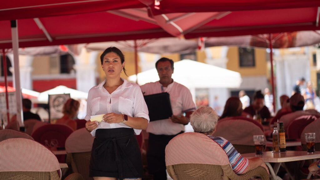 Trabajadores servicios camareros