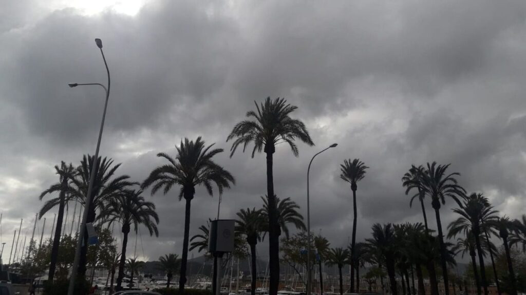 nubes, cielo nuboso