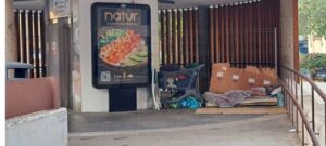 Plaza Comtat del Rossello indigentes