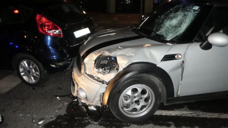 Así quedaron los dos coches implicados en el accidente.