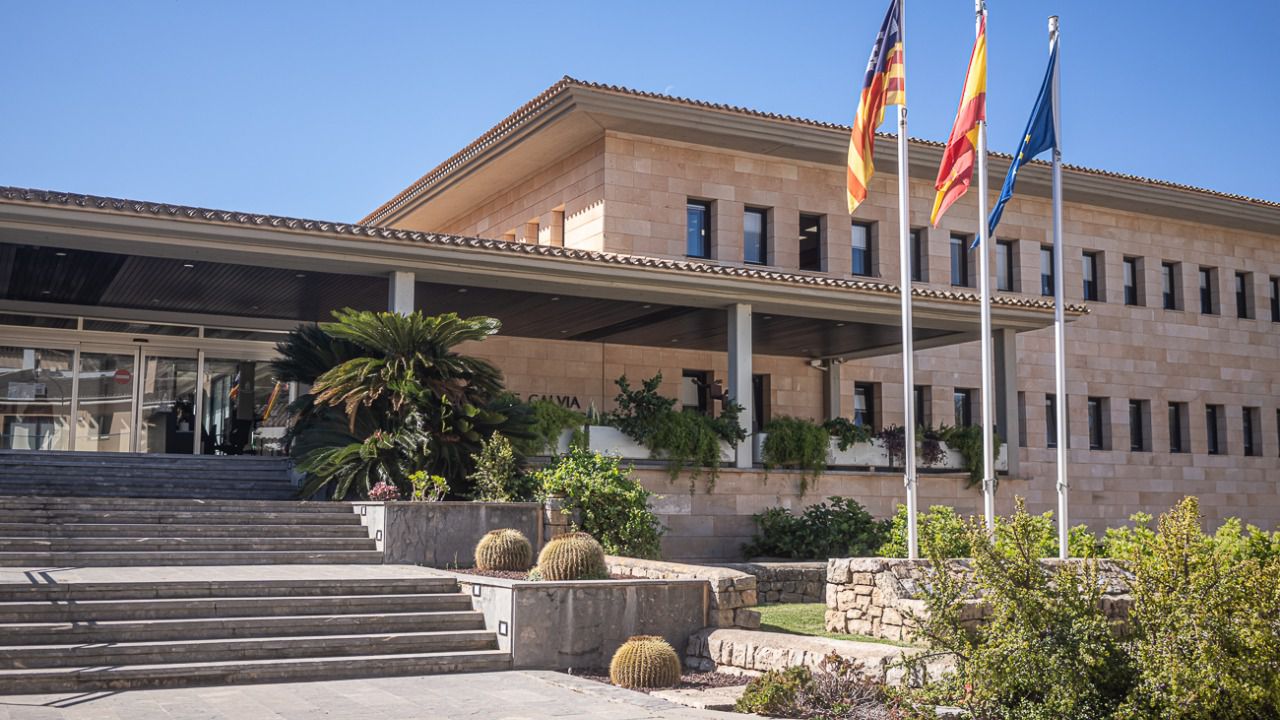 Calvià lanza una campaña para recordar los impuestos municipales por correo o SMS