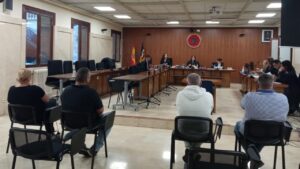 Los cuatro hermanos durante el juicio.