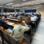 Imagen de archivo de aspirantes a taxistas de Palma realizando el examen para obtener el carnet.
