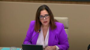 Manuela Garc&iacute;a en el Parlament.