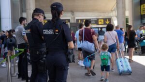 Aeropuerto Polic&iacute;a