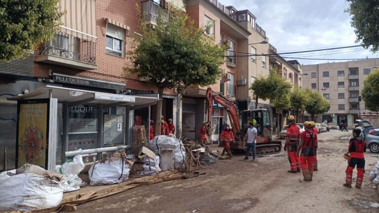 Bomberos de Mallorca trabajan en Valencia.