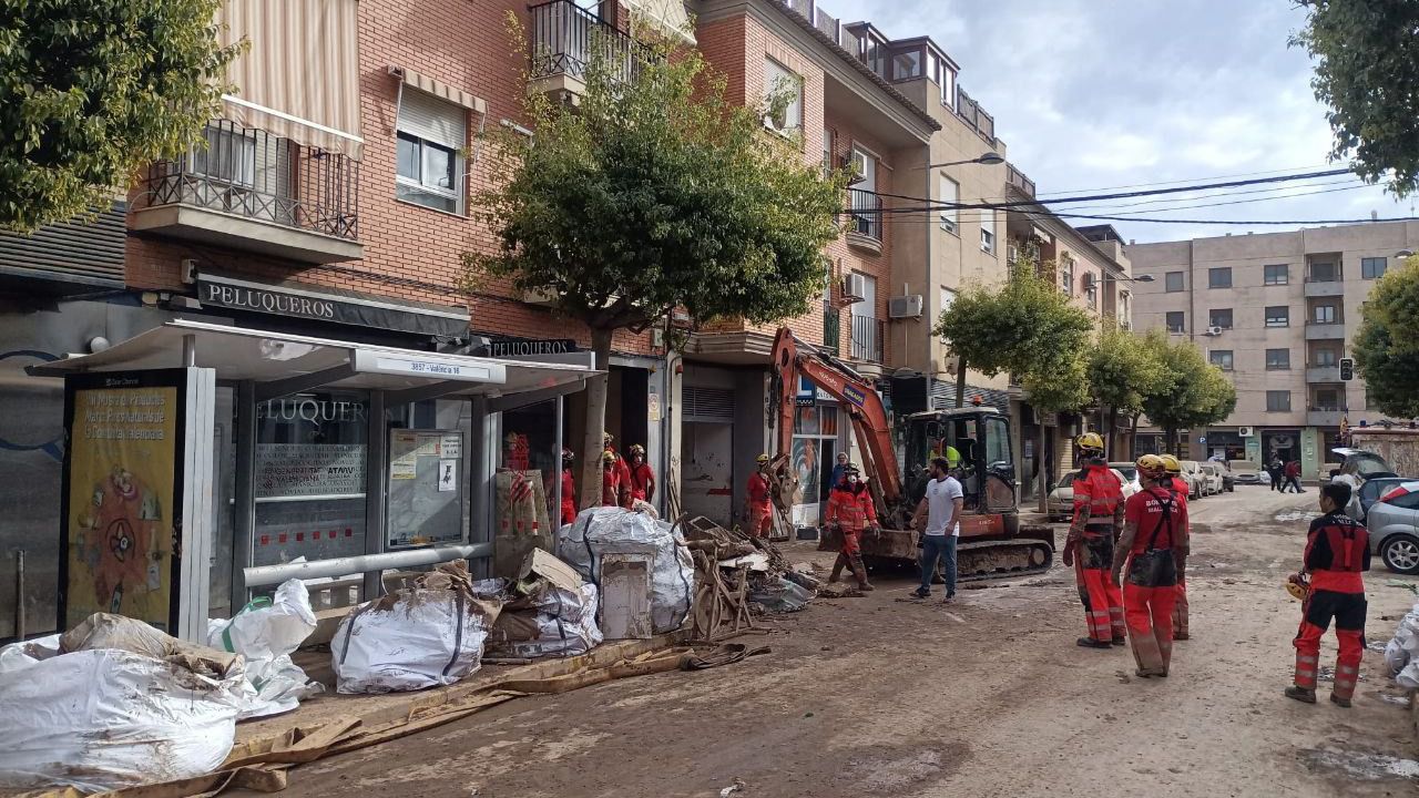 Bomberos de Mallorca trabajan en Valencia.