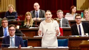 Marga Prohens en el Parlament.