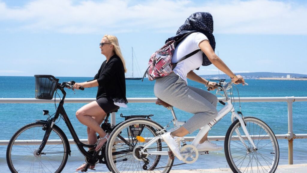 playa-can-pere-antoni-mascarilla-sol-buen-tiempo-bici