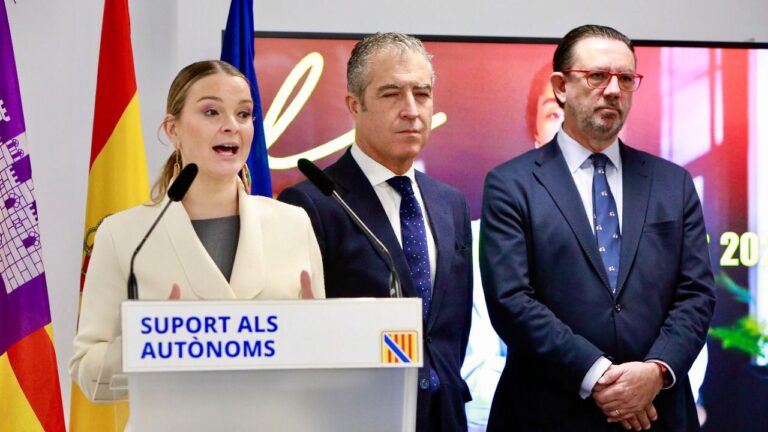 Marga Prohens durante la presentación de las ayudas a autónomos.