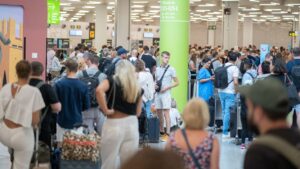 Trabajadores del aeropuerto de Palma anuncian protestas y amenazan con paralizar Son Sant Joan