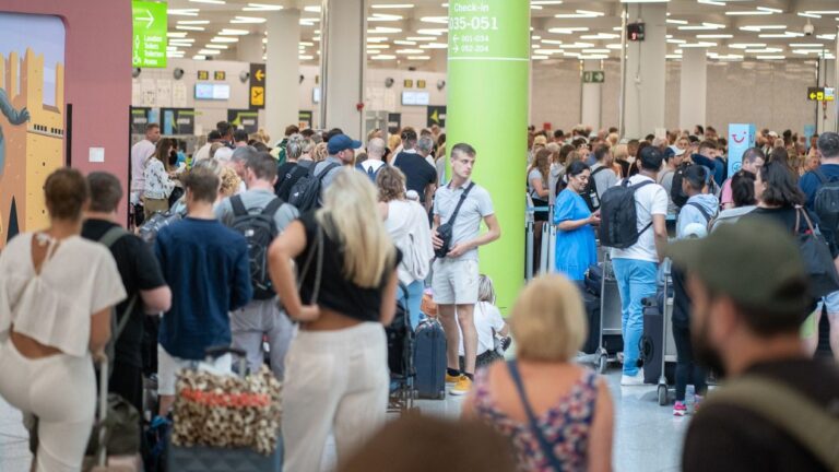 Trabajadores del aeropuerto de Palma anuncian protestas y amenazan con paralizar Son Sant Joan