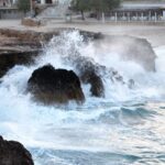 'Nils' pone a Baleares en alerta naranja por viento huracanado y mala mar