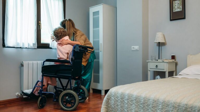 ancianos-ayuda-dependencia