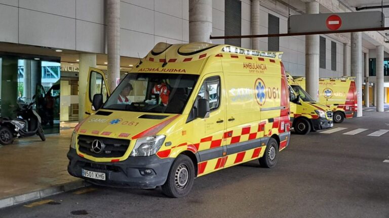 Herida grave una mujer tras un accidente con vueltas de campana en la autopista de Llucmajor.