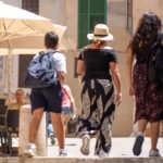 Turistas paseando por Palma