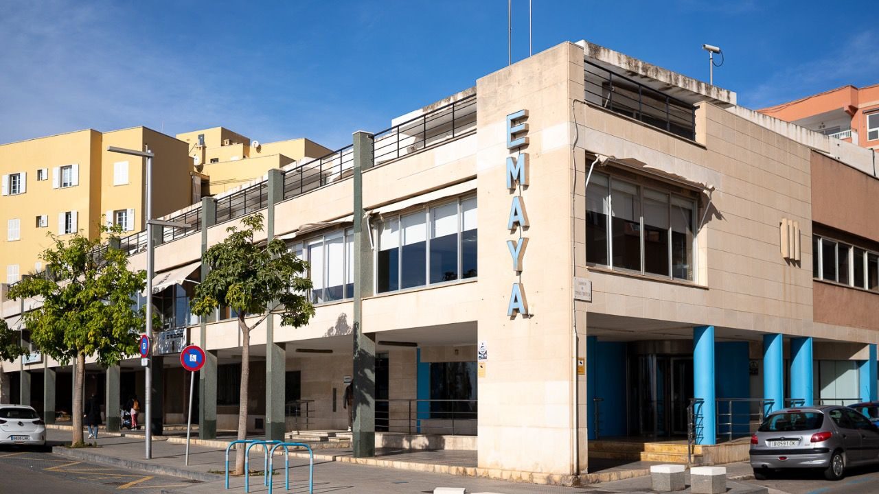 Sede principal de la empresa pública EMAYA en la calle Joan Maragall de Palma.