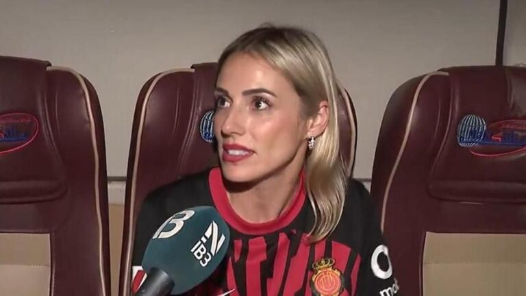 La esposa de Dani Rodríguez, Cristina Palavra, atendiendo a IB3 Televisió.