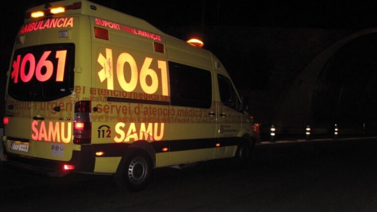 Hospitalizada por inhalaci&oacute;n de humo tras un incendio en un piso de Palma