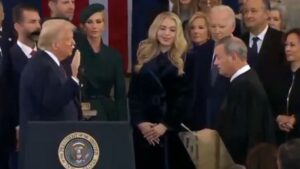 Momento del juramento de Donald Trump.