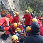 Los bomberos, en uno de los rescates