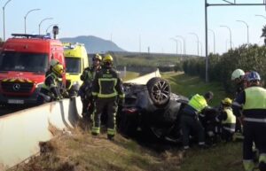 As&iacute; ha quedado el coche despu&eacute;s de las vueltas de campana y el incendio.