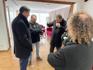 Visita del conseller de Turismo, Jaume Bauz&agrave; al apartahotel 'okupado' el pasado d&iacute;a 17