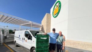 www.mallorcadiario.com fotos 1 485863 mallorca la tienda de cala d or que abrio en 2024 dona cada dia alimentos a la fundacion barcelo